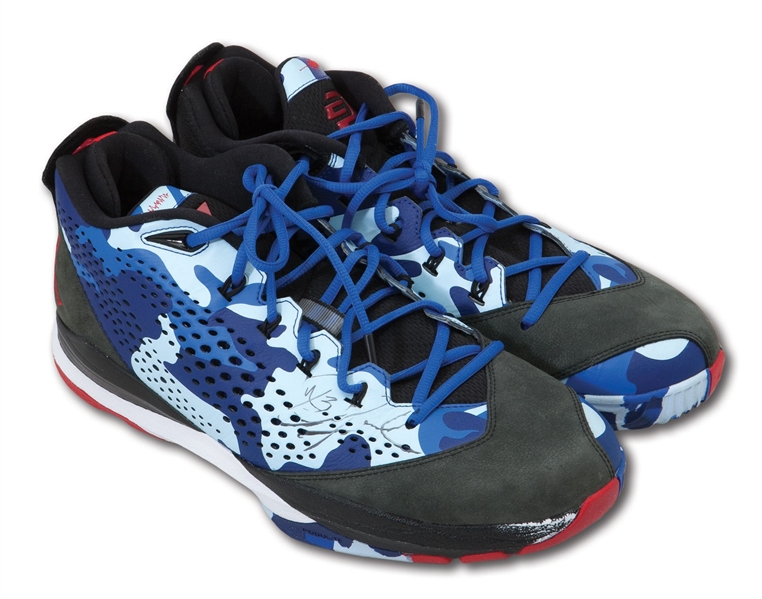2013-14 CHRIS PAUL DUAL-SIGNED L.A. CLIPPERS GAME WORN CP3.VII SIGNATURE MODEL SHOES WITH APPARENT PHOTO-MATCH