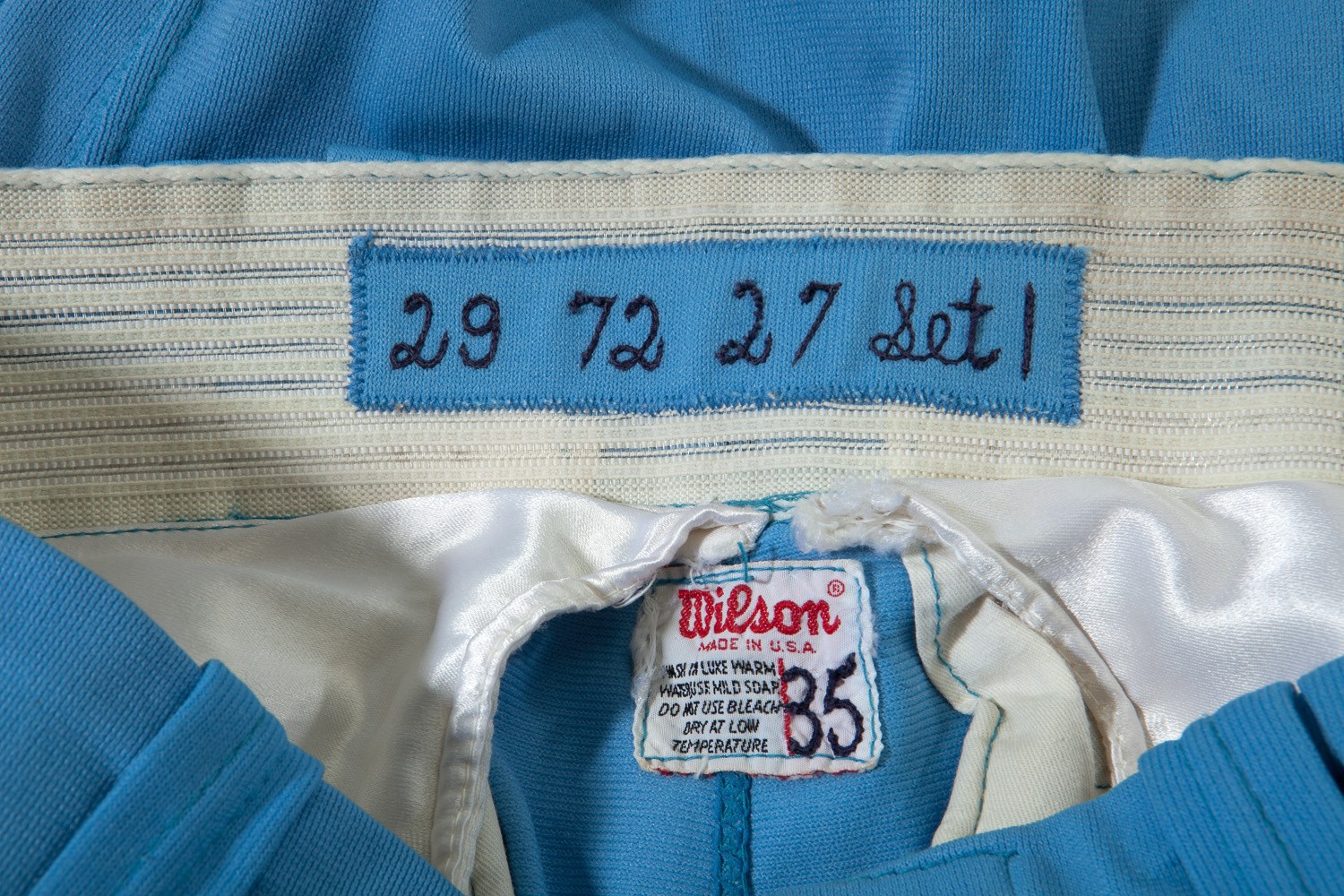 Lot Detail - 1972 KEN SINGLETON MONTREAL EXPOS GAME WORN ROAD UNIFORM -  ONLY EXPO TO WEAR KNIT UNIFORM IN '72 DUE TO SKIN REACTION TO FLANNEL (EXPOS  SCOUT PROVENANCE)
