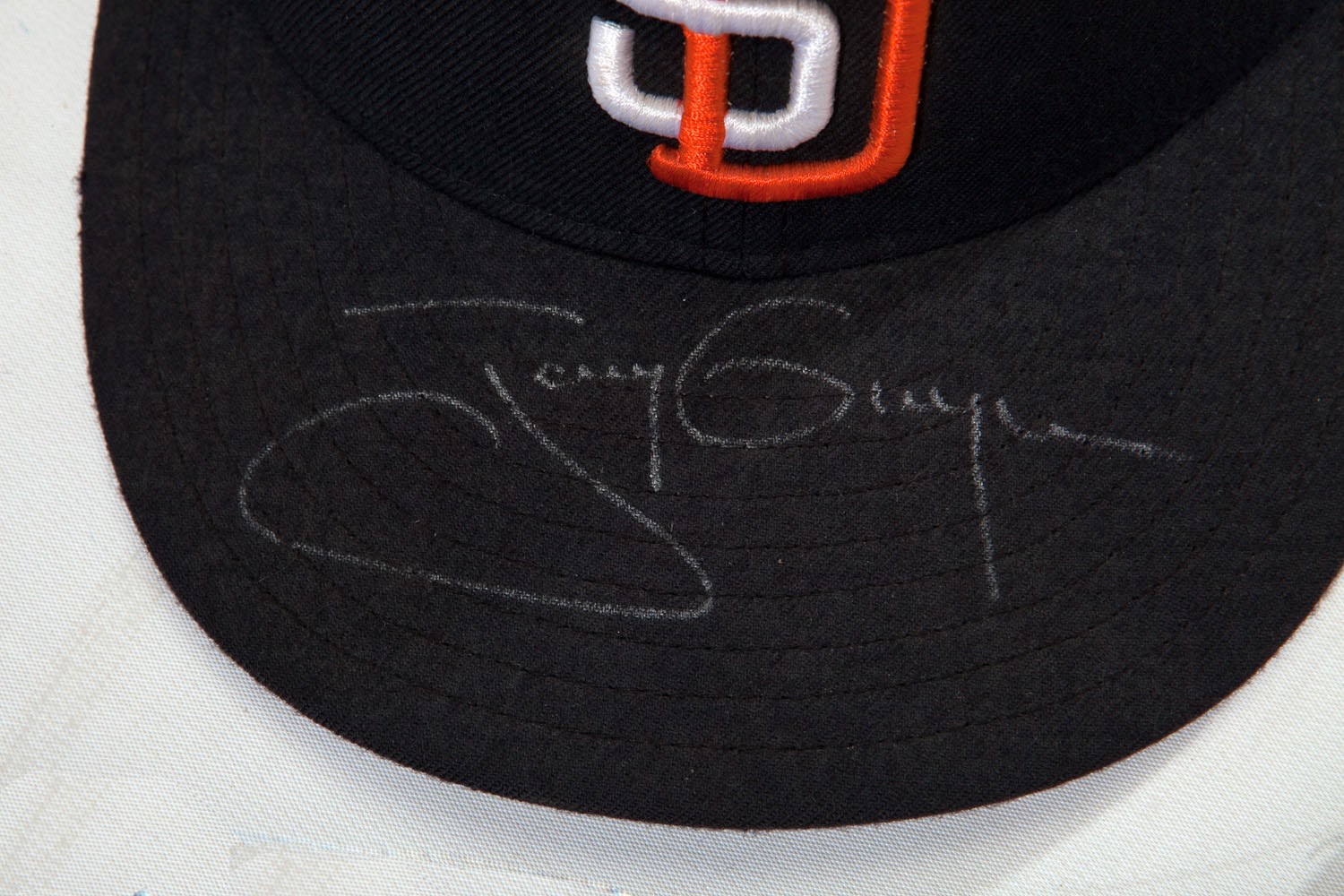Lot Detail - 1998 Tony Gwynn Game Used and Signed San Diego Padres