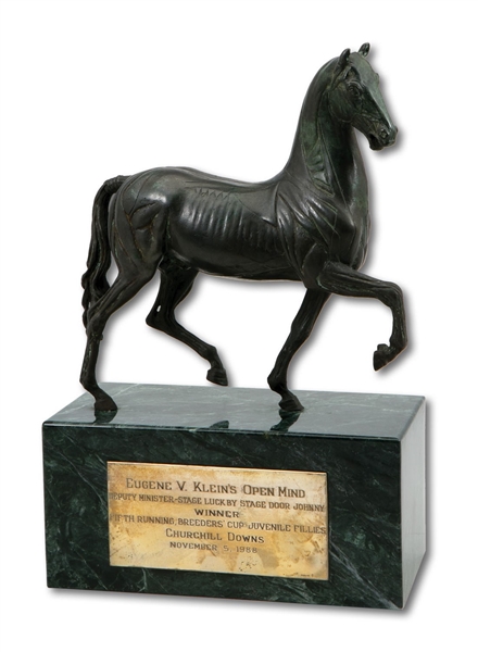 1988 BREEDERS CUP (CHURCHILL DOWNS RACETRACK) JUVENILE FILLIES CHAMPION TROPHY WON BY OPEN MIND (SDHOC COLLECTION)