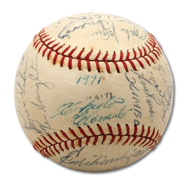 1971 SAN JUAN SENATORS (PUERTO RICAN WINTER LEAGUE) TEAM SIGNED BASEBALL FEATURING ROBERTO CLEMENTE WHO SERVED AS PLAYER/MANAGER