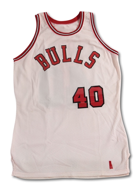 11/19/1984 DAVE CORZINE AUTOGRAPHED CHICAGO BULLS GAME WORN HOME JERSEY (PHOTO-MATCHED)