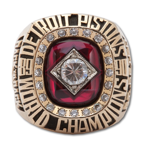 1990 DETROIT PISTONS (BACK-TO-BACK) NBA CHAMPIONS 10K GOLD STAFF RING WITH ORIGINAL PRESENTATION BOX (ST. PETER)