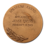 JESSE OWENS SPEAKERS AWARD MEDAL PRESENTED TO OWENS BY SALES CLUB OF NEW YORK ON FEB. 28, 1969 (OWENS ESTATE COLLECTION)