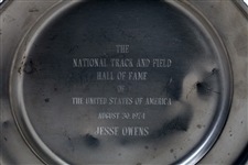 JESSE OWENS USA NATIONAL TRACK & FIELD HALL OF FAME AWARD PLATE PRESENTED TO OWENS ON AUG. 30, 1974 (OWENS ESTATE COLLECTION)