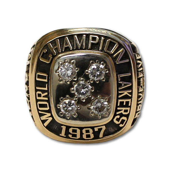 1987 LOS ANGELES LAKERS (DRIVE FOR FIVE) WORLD CHAMPIONS 14K GOLD STAFF RING (CLANCY)