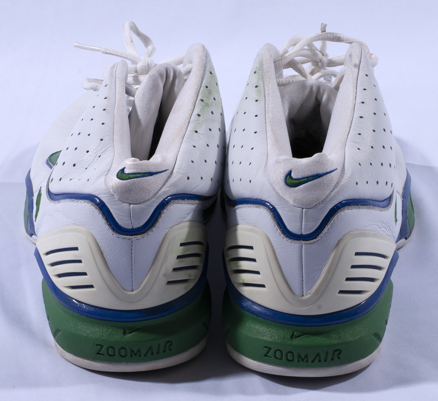 Lot Detail - Dirk Nowitzki Nike Air Force Low Signature Edition