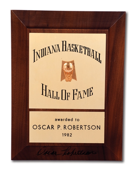 OSCAR ROBERTSONS AUTOGRAPHED 1982 INDIANA BASKETBALL HALL OF FAME PLAQUE (ROBERTSON COLLECTION)