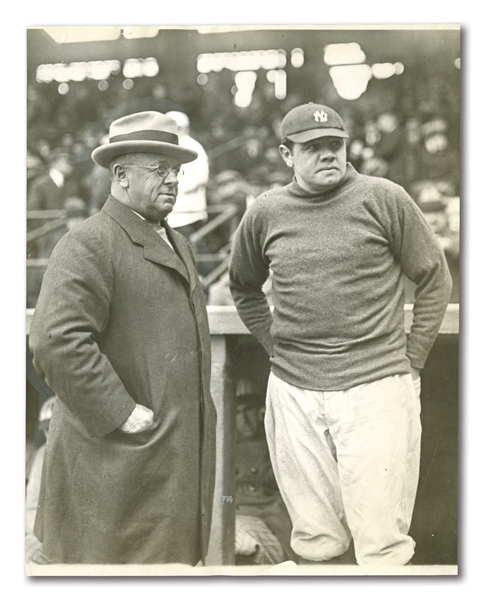 1923 BABE RUTH AND WILBERT ROBINSON ORIGINAL WIRE PHOTO BY WIDE WORLD PHOTOS