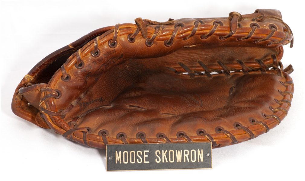 C. 1960-61 MOOSE SKOWRON GAME USED FIRST BASEMANS GLOVE WITH MANTLE MUSEUM DISPLAY TAG (PSA/DNA LOA FROM ESKEN/TAUBE)