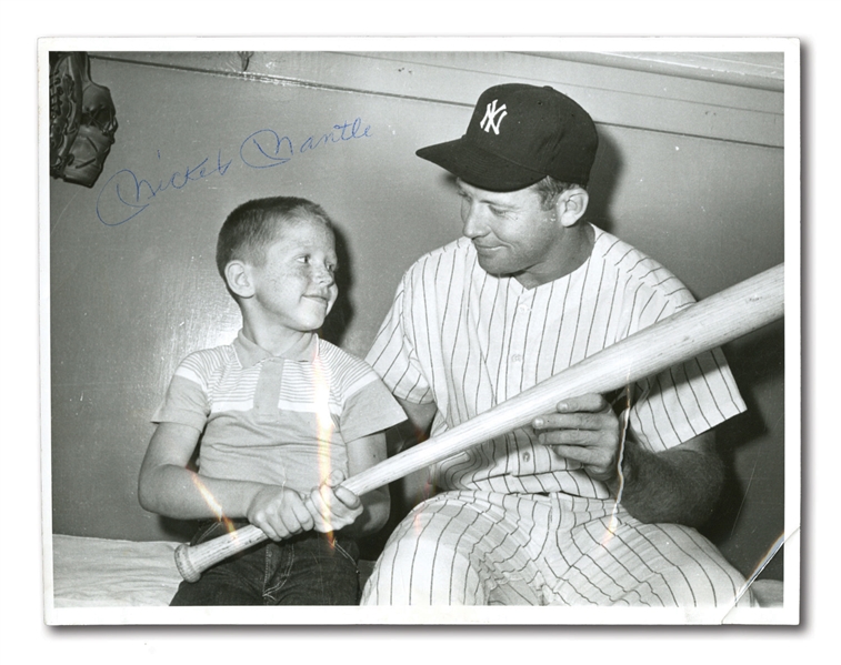 LATE 1950S MICKEY MANTLE VINTAGE AUTOGRAPHED UPI WIRE PHOTO (PINSTRIPE DYNASTY COLLECTION)