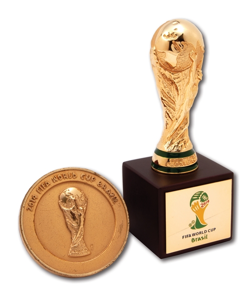 2014 FIFA WORLD CUP (BRAZIL) PARTICIPATION MEDAL AND MINI TROPHY GIVEN TO BRAZIL NATIONAL TEAM KITMAN