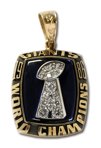 1986 NEW YORK GIANTS SUPER BOWL XXI CHAMPIONS 10K GOLD PENDANT ISSUED TO TRAINER