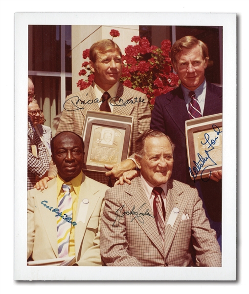 1974 BASEBALL HALL OF FAME INDUCTION CLASS MULTI-SIGNED PHOTOGRAPH WITH MANTLE, FORD, BELL AND CONLAN