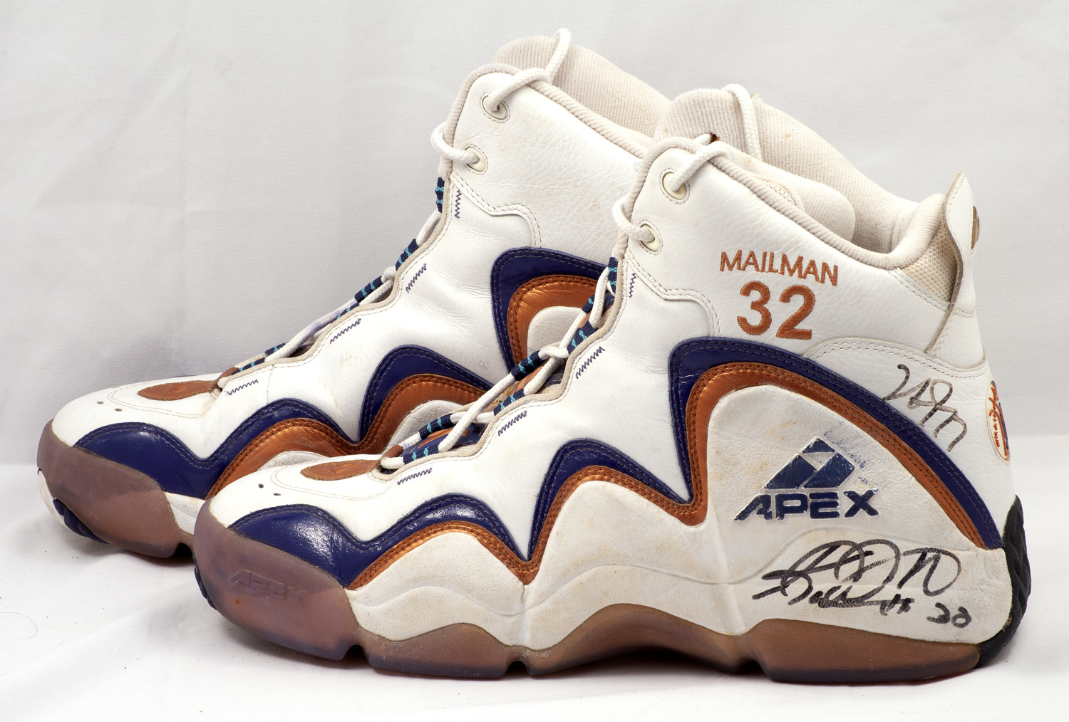 1998 KARL MALONE DUAL-SIGNED NBA FINALS 