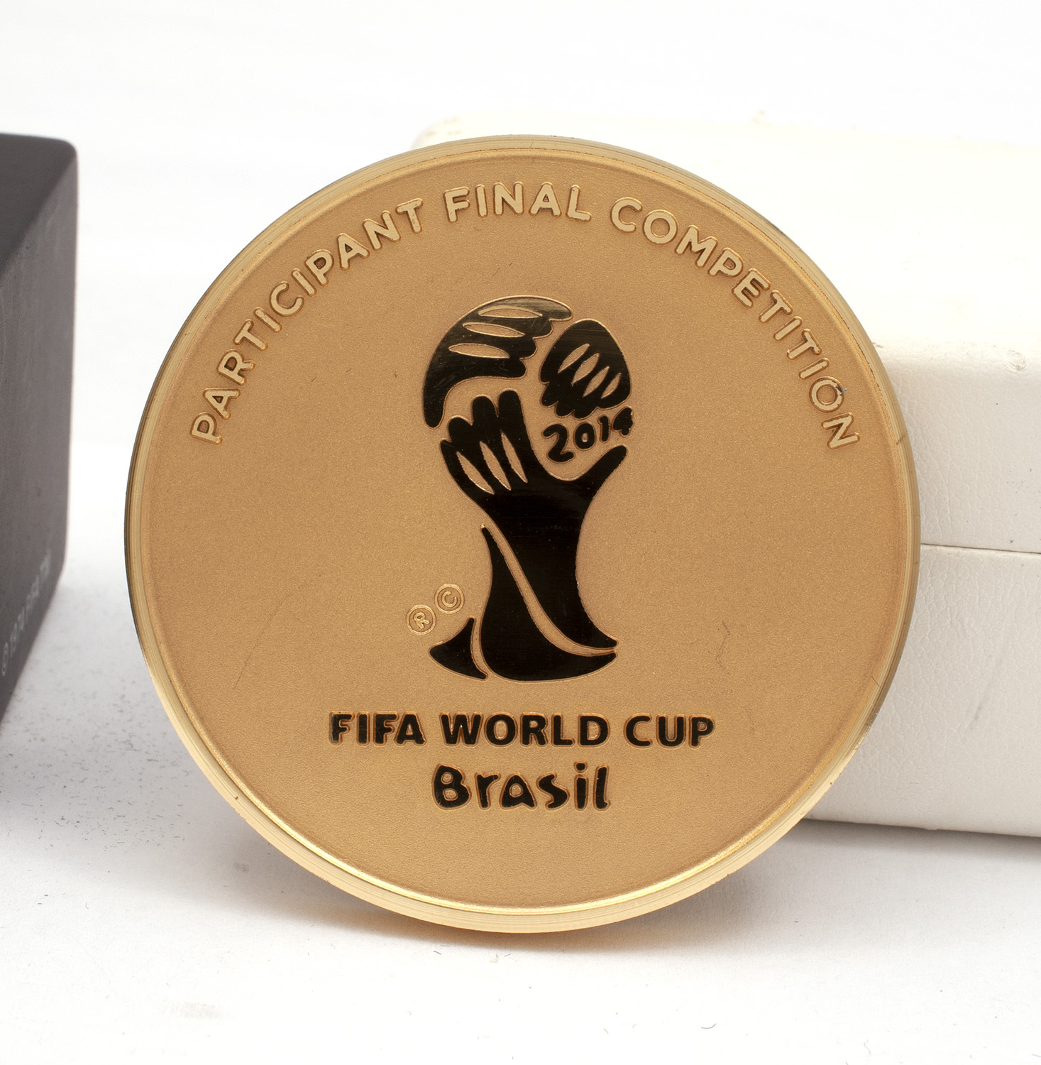 Lot Detail - 2014 FIFA WORLD CUP (BRAZIL) PARTICIPATION MEDAL AND MINI  TROPHY GIVEN TO BRAZIL NATIONAL TEAM KITMAN
