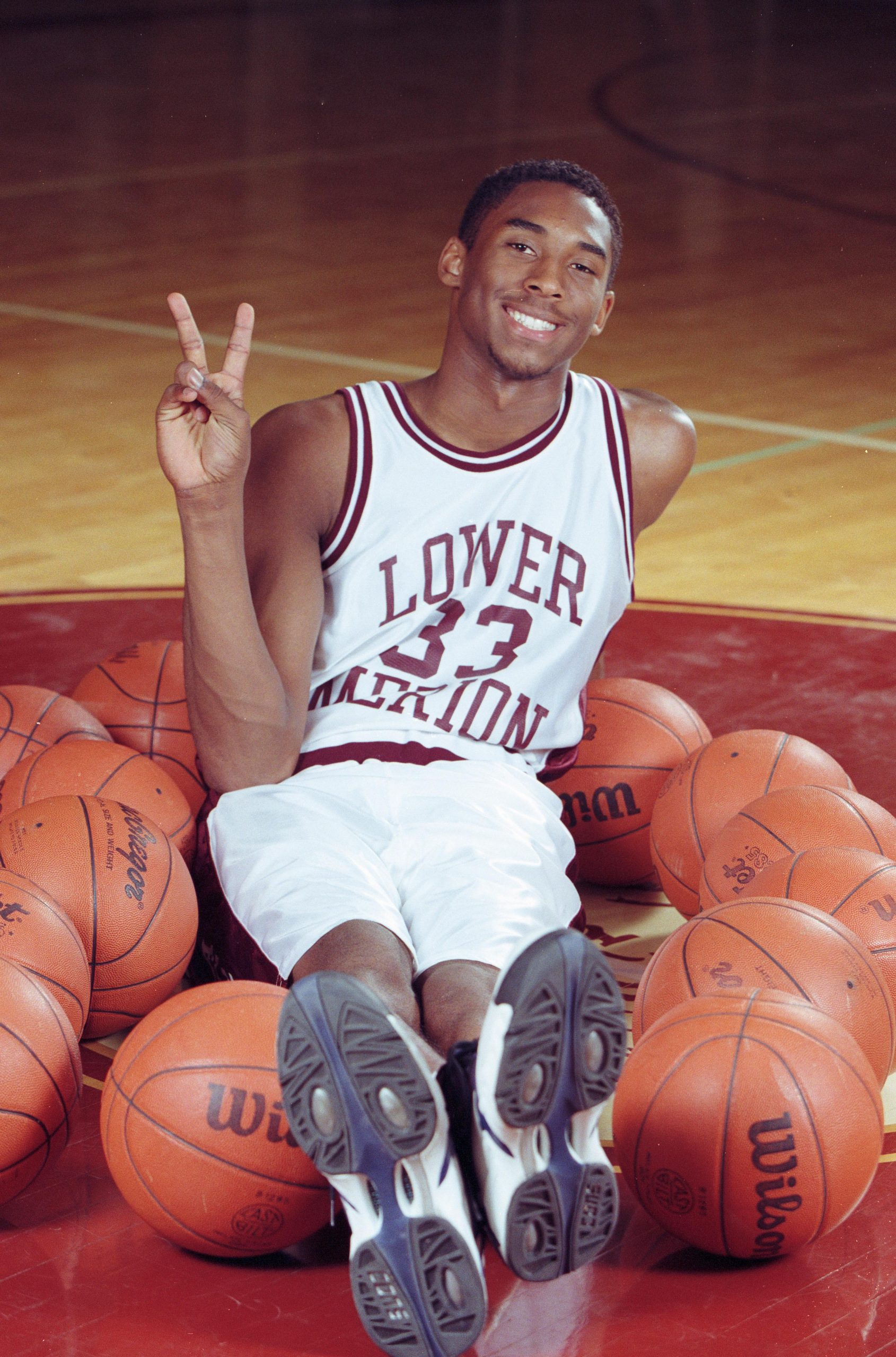 Lot Detail - Kobe Bryant High School Era Signed 1995 NBA Hoops Magazine  (PSA/DNA)