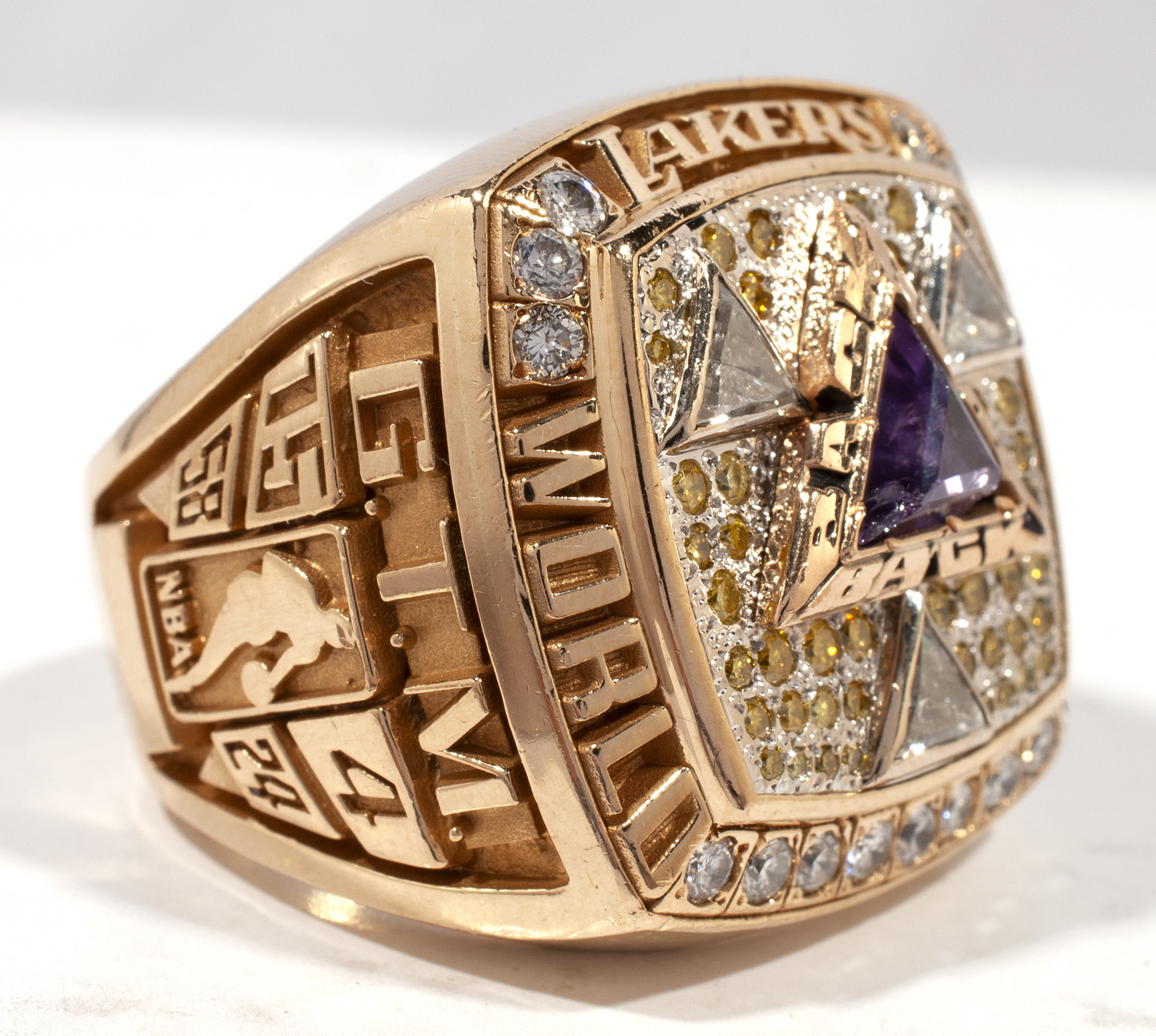 Lot Detail - SHAQUILLE O'NEAL 2000 LOS ANGELES LAKERS 14K GOLD CHAMPIONSHIP  RING W/DIAMONDS- PSA/DNA LOA