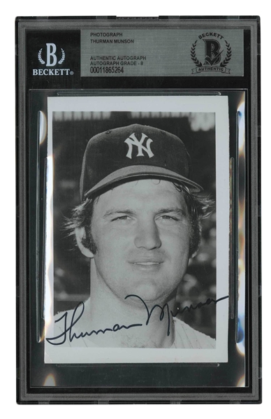 THURMAN MUNSON AUTOGRAPHED NEW YORK YANKEES SMALL FORMAT PLAYER-PACK PHOTO (BECKETT 8 AUTO.)