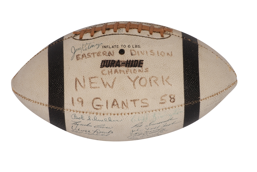 1958 NEW YORK GIANTS (NFL EAST CHAMPIONS) TEAM SIGNED FOOTBALL - BEATEN BY COLTS IN NFL TITLE ("THE GREATEST GAME EVER PLAYED")