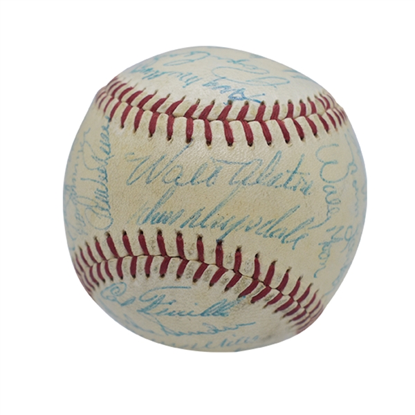 1959 LOS ANGELES DODGERS WORLD CHAMPIONS TEAM SIGNED ONL (GILES) BASEBALL WITH 29 AUTOS.