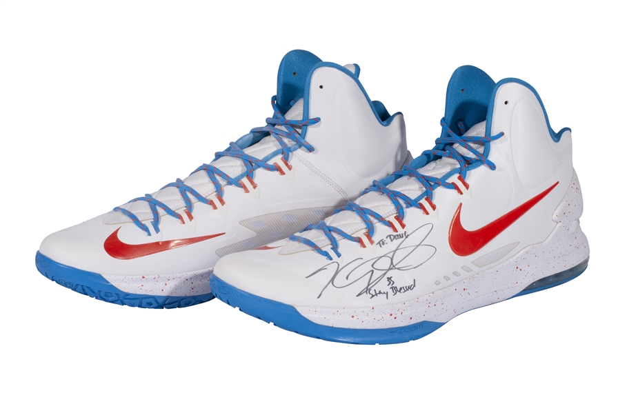 2012-13 KEVIN DURANT (OKC) GAME ISSUED & DUAL-SIGNED NIKE KD V SIGNATURE MODEL SHOES (KNICKS BALL BOY COLLECTION)