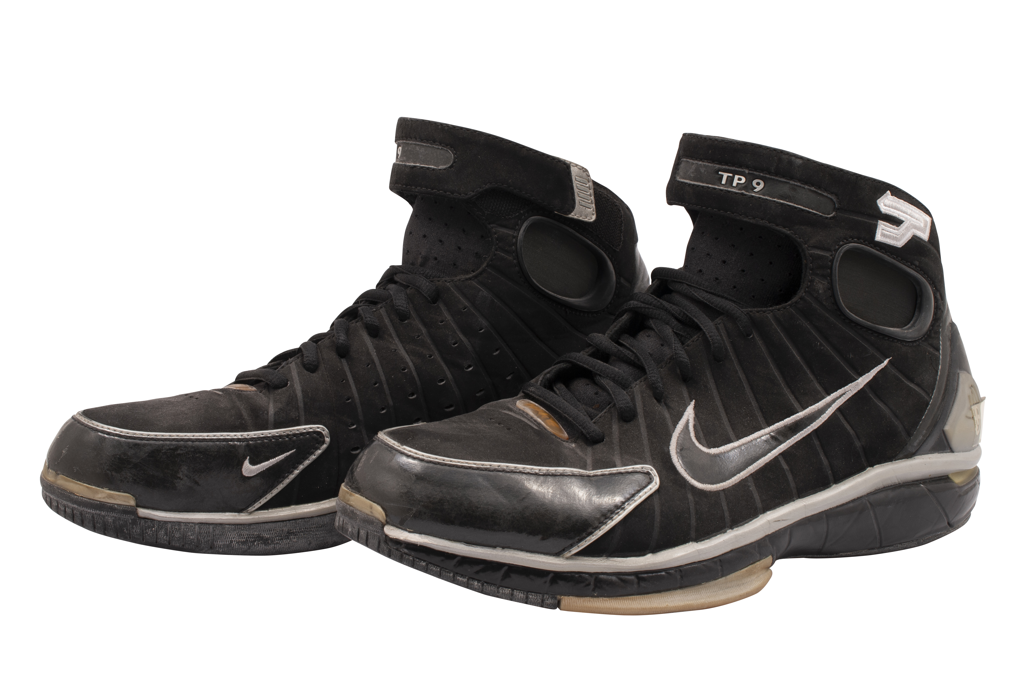 Lot Detail - 2004-05 TONY PARKER (SPURS) WORN NIKE 'HUARACHE 2K4' PE SHOES FROM HIS 2ND CHAMPIONSHIP SEASON (KNICKS COLLECTION)