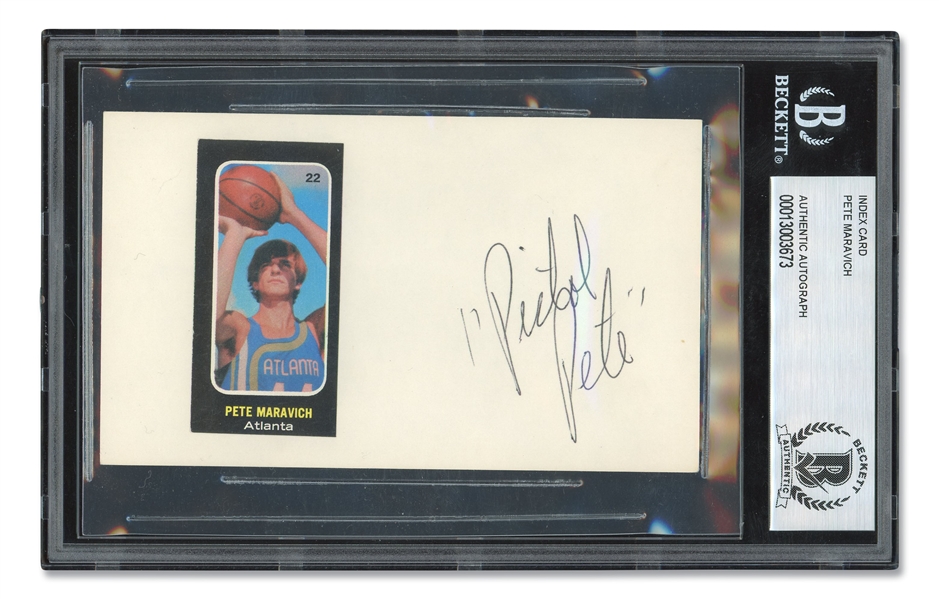 RARE "PISTOL PETE" MARAVICH AUTOGRAPHED 3" X 5" INDEX CARD - SHARPLY SIGNED & AFFIXED WITH HIS 1971 TOPPS #22 STICKER - BECKETT (JACK ZIMMERMAN COLLECTION) 