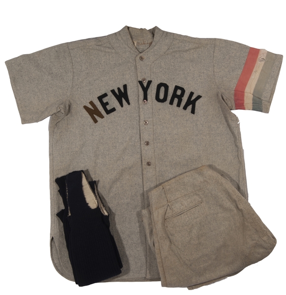 RARE ROGER PECKINPAUGH GAME WORN 1918 NEW YORK YANKEES ROAD UNIFORM WITH WWI MEMORIAL ARMBAND - MEARS A7.5