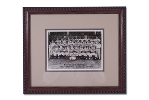 OUTSTANDING 1953 BROOKLYN DODGERS N.L. CHAMPIONS VINTAGE TEAM SIGNED 7" X 10" PHOTO - INCLUDES JACKIE ROBINSON, CAMPANELLA, REESE, SNIDER, HODGES, FURILLO - PERIOD FOUNTAIN PEN - PSA/DNA & JSA