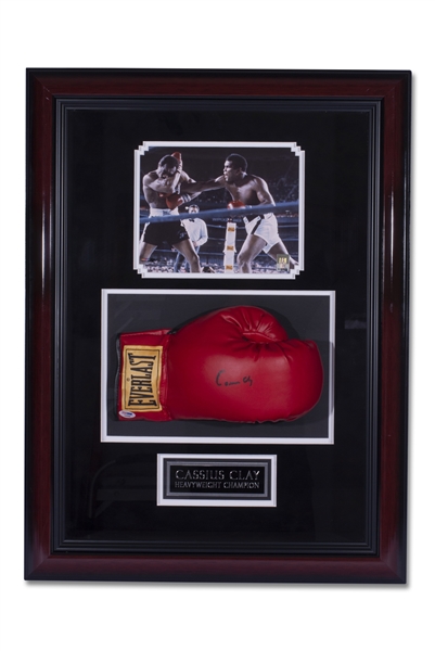 CASSIUS CLAY SIGNED EVERLAST BOXING GLOVE WITH PHOTOGRAPH - PSA/DNA