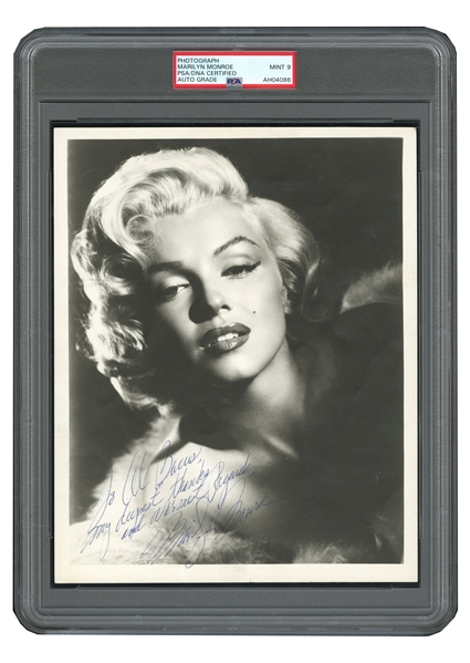 1950S ORIGINAL SIGNED MARILYN MONROE PHOTOGRAPH - ONE OF THE FINEST KNOWN WITH RARE HIGH GRADE SIGNATURE - PSA/DNA MINT 9
