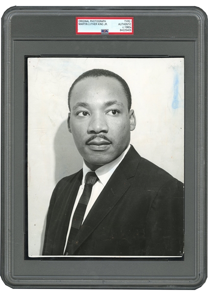 IMPORTANT C. 1960S MARTIN LUTHER KING HEAD SHOT ORIGINAL PHOTOGRAPH WITH ORIGINAL NEGATIVE ENCAPSULATED ON THE REVERSE - PSA/DNA TYPE 1