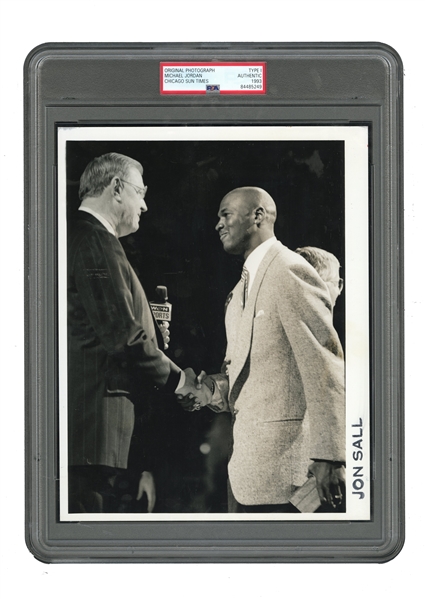 1993 CHICAGO SUN TIMES ORIGINAL PHOTOGRAPH OF MICHAEL JORDAN WITH JOHNNY RED KERR AT NBA TITLE RING CEREMONY - PSA/DNA TYPE I