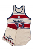 COLORFUL 1986-87 WASHINGTON BULLETS #33 TERRY CATLEDGE GAME ISSUED WILSON JERSEY & BULLETS DAN ROUNDFIELD #5 GAME ISSUED SAND KNIT SHORTS 