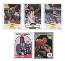 GROUP OF (5) 1989-1990 NBA HOOPS AND FLEER BASKETBALL ROOKIES -  89 NBA HOOPS #138 D. ROBINSON; 90 NBA HOOPS #250 C. ROBINSON; 90 FLEER #U-92 PAYTON, #101 RICE, #178 KEMP - PRESENT AS EX/EX-NM