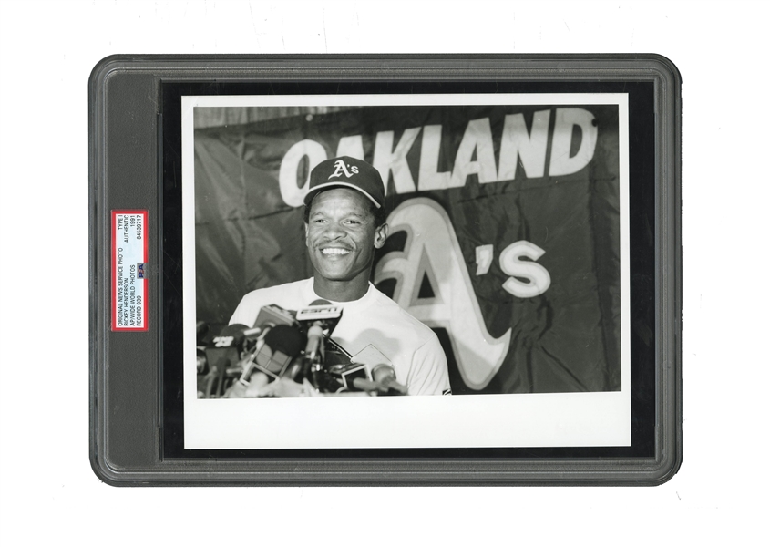 HISTORIC MAY 1, 1991 RICKEY HENDERSON ORIGINAL PHOTOGRAPH - SETS ALL-TIME STOLEN BASE RECORD (939) - PSA/DNA TYPE I