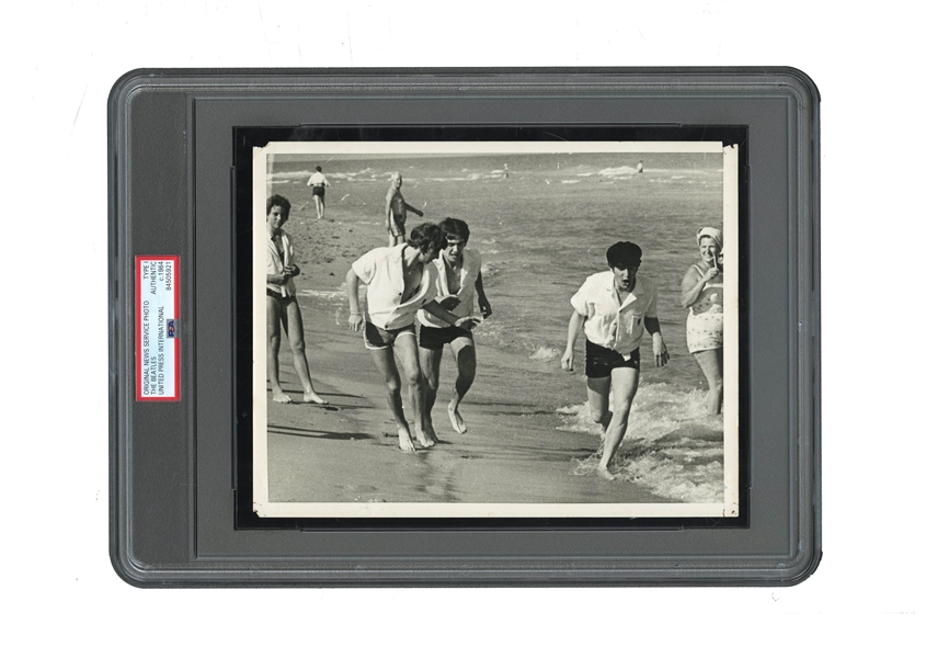 1964 THE BEATLES ORIGINAL PHOTOGRAPH IN MIAMI BEACH DURING BANDS FIRST AMERICAN TOUR - PSA/DNA TYPE I