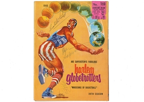 1965 HARLEM GLOBETROTTERS PROGRAM YEARBOOK SIGNED BY 9 INCL. SATCHEL PAIGE, ABE SAPERSTEIN, MEADOWLARK LEMON, CONNIE HAWKINS, ETC. - PSA/DNA LOA