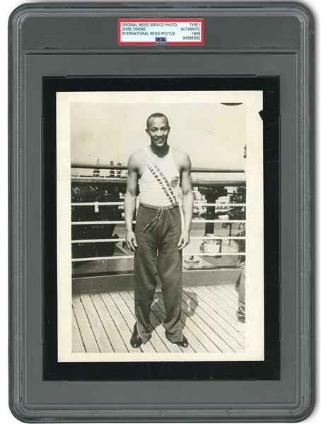 HISTORIC 1936 JESSE OWENS ORIGINAL PHOTO ABOARD SS MANHATTAN EN ROUTE TO BERLIN OLYMPICS (4 GOLD MEDALS) - PSA/DNA TYPE I