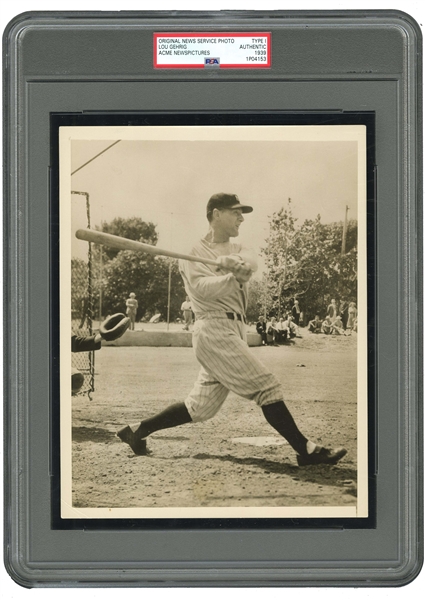 1939 LOU GEHRIG ORIGINAL PHOTOGRAPH TAKEN THREE MONTHS BEFORE HIS RETIREMENT DUE TO ALS - PSA/DNA TYPE I