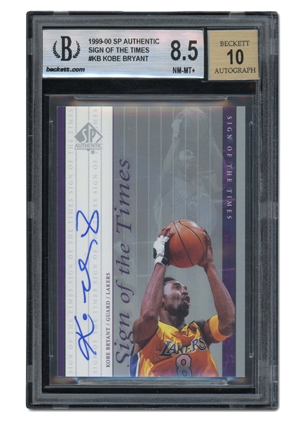 1999-00 SP AUTHENTIC SIGN OF THE TIMES #KB KOBE BRYANT - BGS NM-MT+ 8.5 / 10 AUTO.