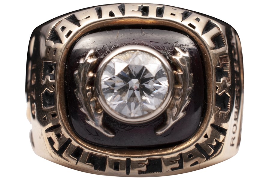 OSCAR ROBERTSONS IMPORTANT 1979-80 NAISMITH BASKETBALL HALL OF FAME RING (ONE OF THE EARLIEST HOF INDUCTION RINGS AWARDED) WITH ROBERTSON LETTER