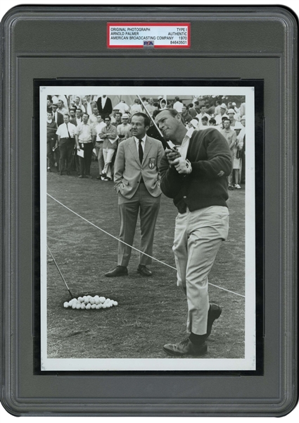 1970 ARNOLD PALMER ORIGINAL PHOTOGRAPH FROM THE AMERICAN BROADCASTING COMPANY - PSA/DNA TYPE I