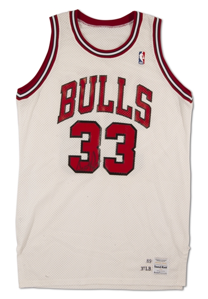 1989-90 Scottie Pippen Autographed Chicago Bulls Game Worn Home Jersey - UDA COA