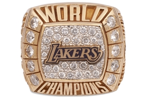 Hugh Hefners 2000 Los Angeles Lakers NBA World Champions 14K Gold Ring (Hefner Family LOA)