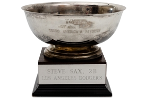 Steve Saxs 1982 Topps All Star Rookie Young Americas Favorite Trophy – Sax Collection