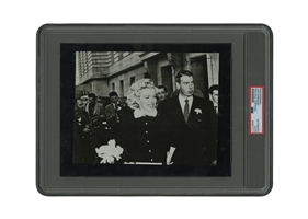 Scarce Joe DiMaggio Autographed Photo Alongside Marilyn Monroe – PSA/DNA Authentic